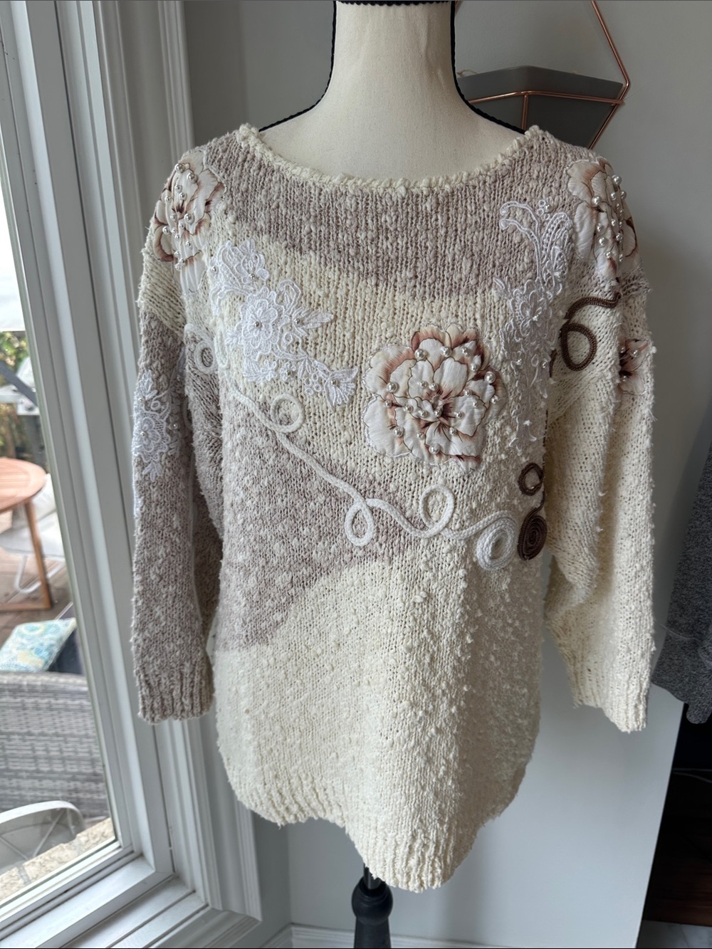 VINTAGE Embellished Cream & Taupe Knit Crewneck Sweater Floral Beaded Sz Medium